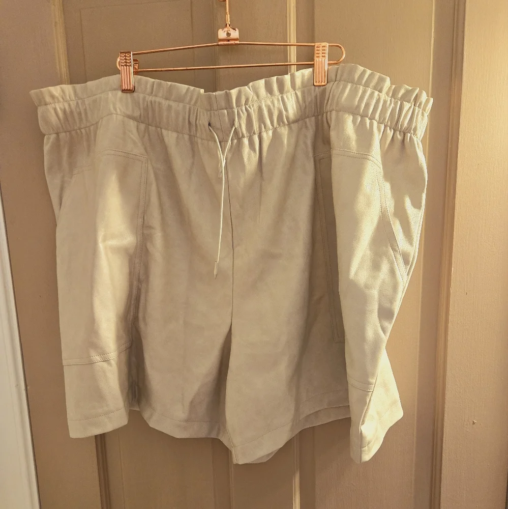 New avec les filles 3x faux leather shorts